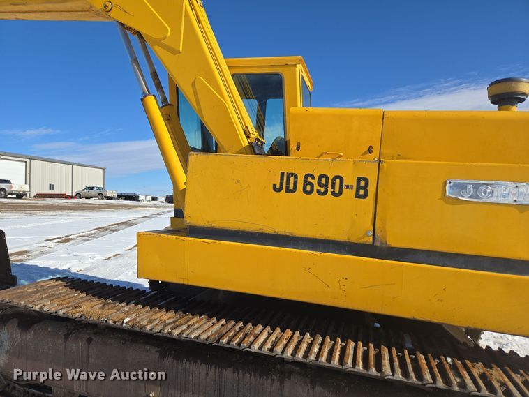 image for item ER5119 1979 John Deere 690B excavator
