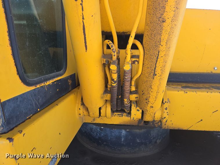 image for item ER5119 1979 John Deere 690B excavator