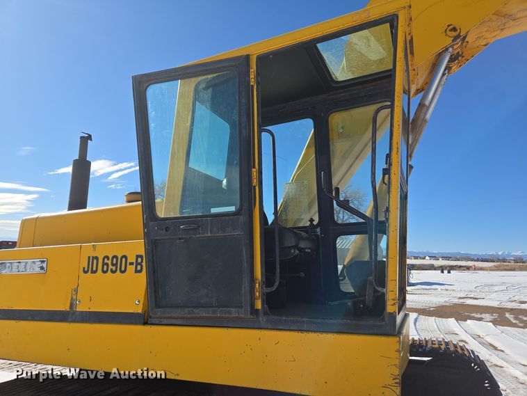 image for item ER5119 1979 John Deere 690B excavator