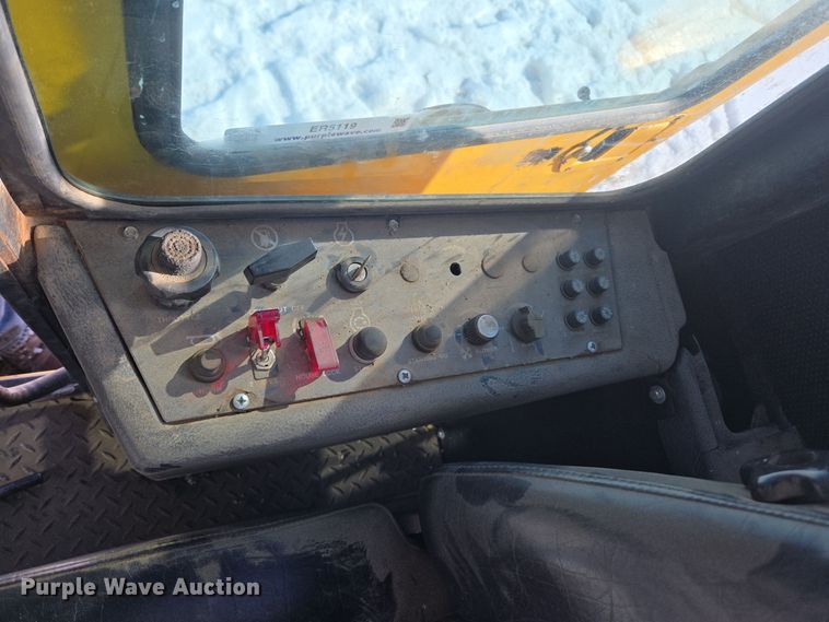 image for item ER5119 1979 John Deere 690B excavator