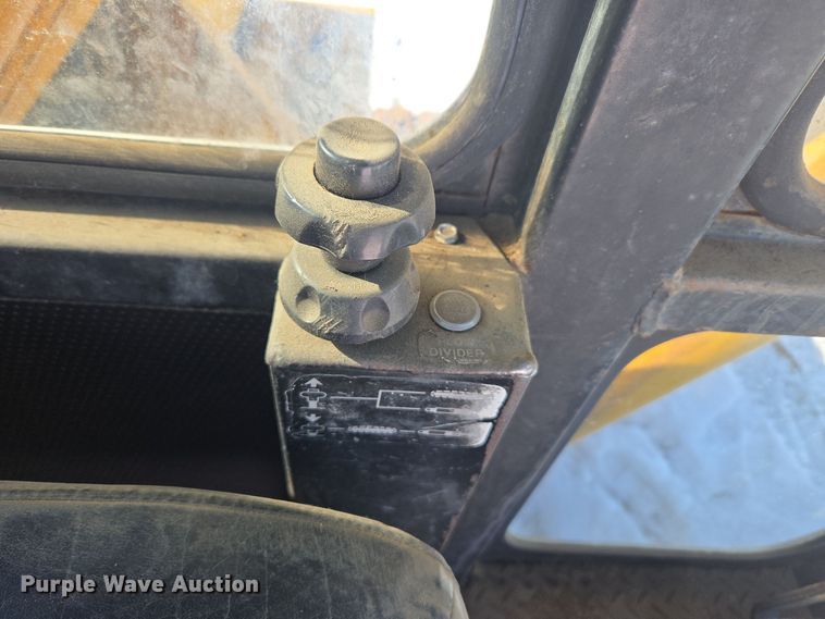 image for item ER5119 1979 John Deere 690B excavator