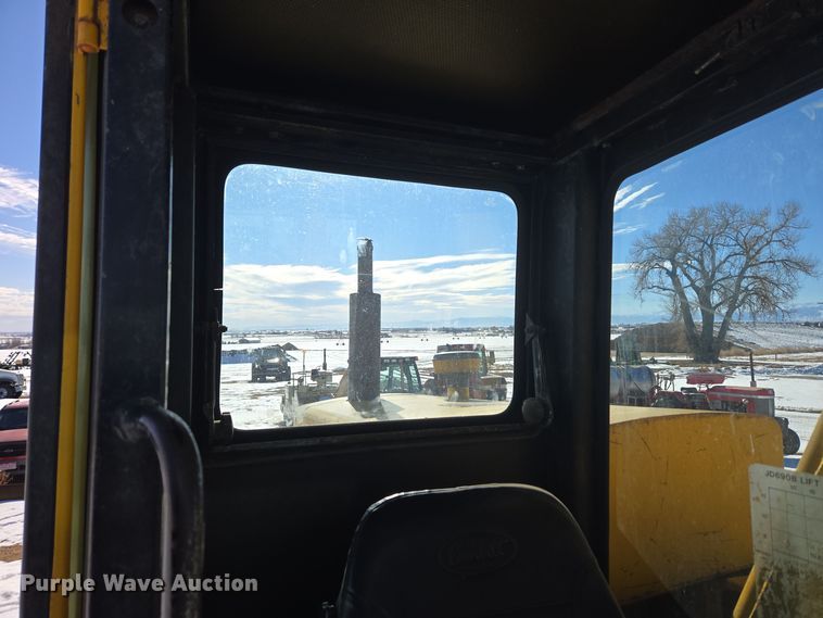 image for item ER5119 1979 John Deere 690B excavator