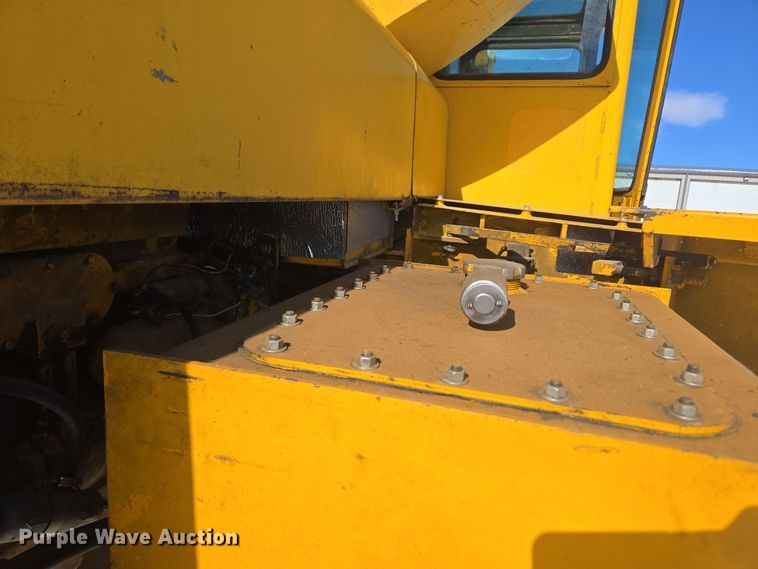 image for item ER5119 1979 John Deere 690B excavator