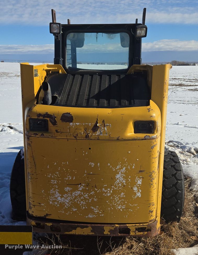 image for item ER5123 2013 Caterpillar 236B3 skid steer loader