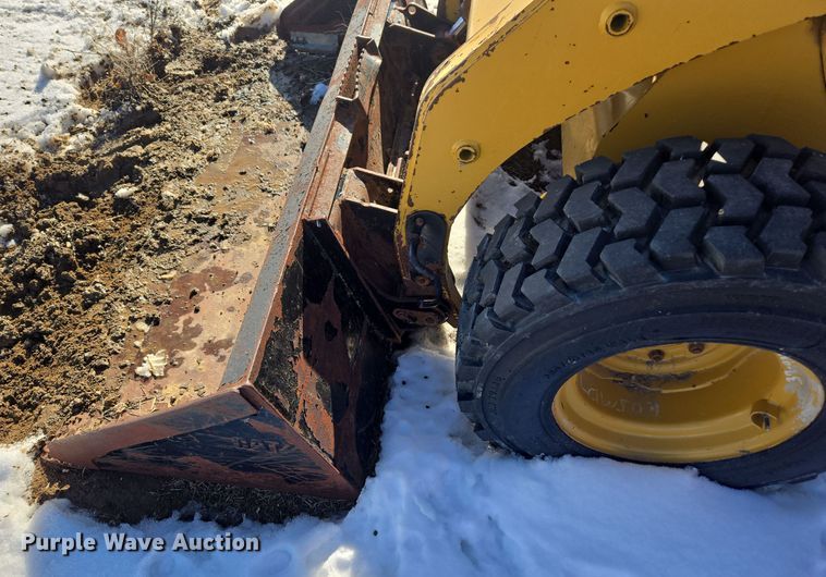 image for item ER5123 2013 Caterpillar 236B3 skid steer loader