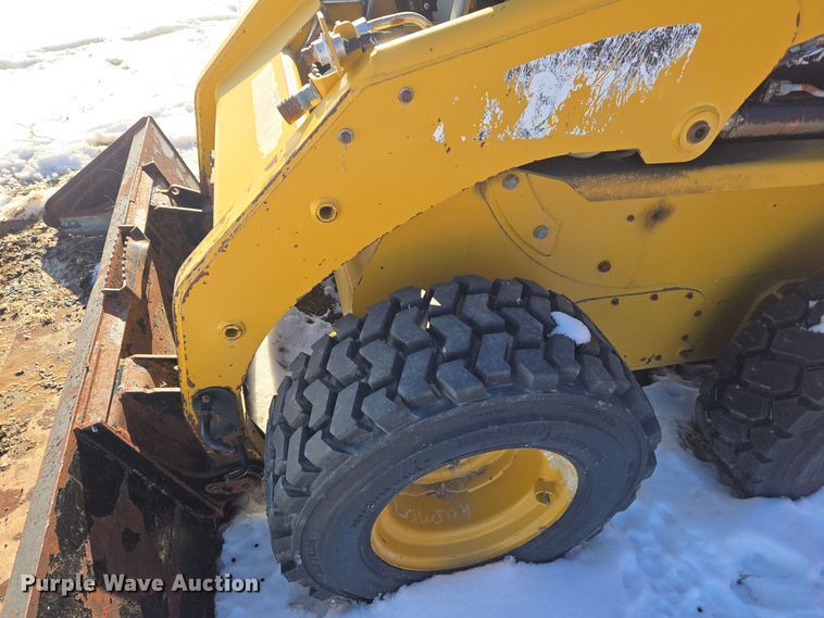 image for item ER5123 2013 Caterpillar 236B3 skid steer loader
