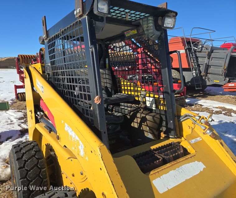 image for item ER5123 2013 Caterpillar 236B3 skid steer loader