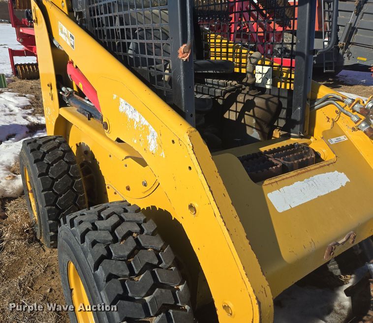 image for item ER5123 2013 Caterpillar 236B3 skid steer loader