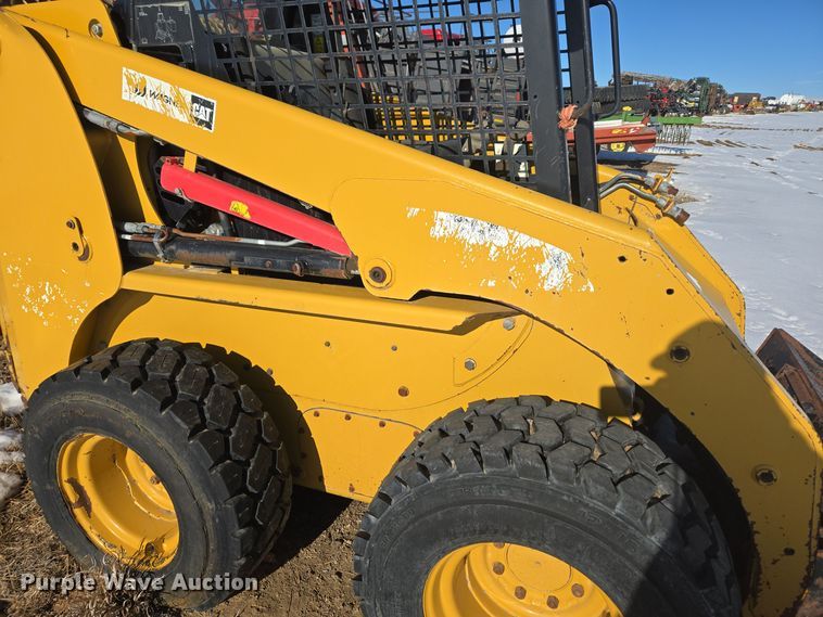 image for item ER5123 2013 Caterpillar 236B3 skid steer loader