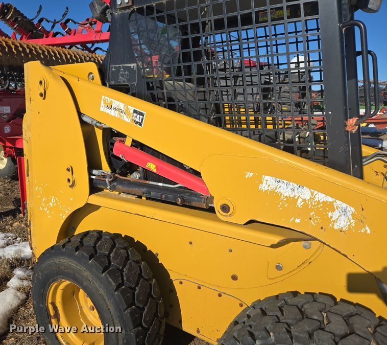 image for item ER5123 2013 Caterpillar 236B3 skid steer loader
