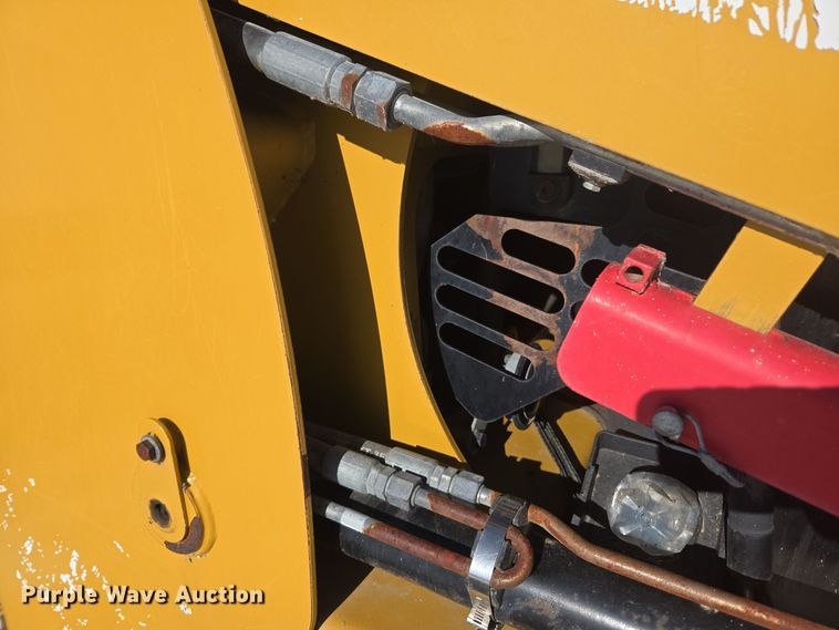 image for item ER5123 2013 Caterpillar 236B3 skid steer loader