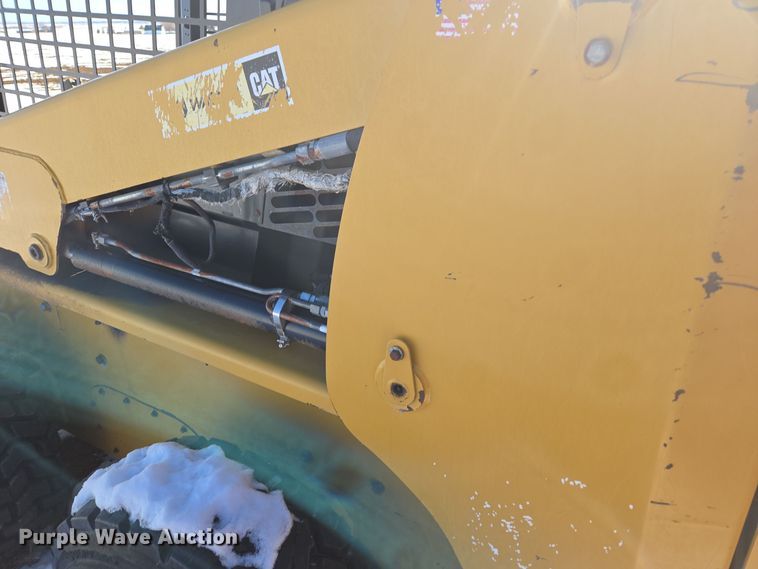 image for item ER5123 2013 Caterpillar 236B3 skid steer loader