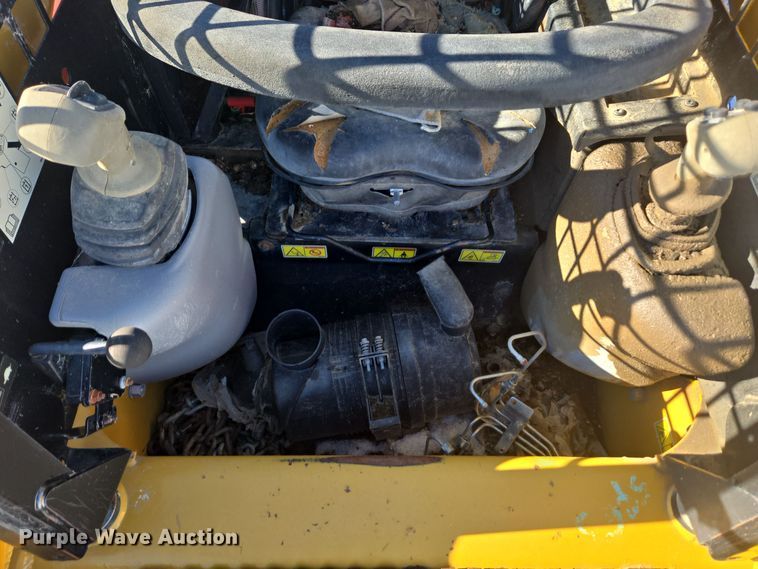 image for item ER5123 2013 Caterpillar 236B3 skid steer loader
