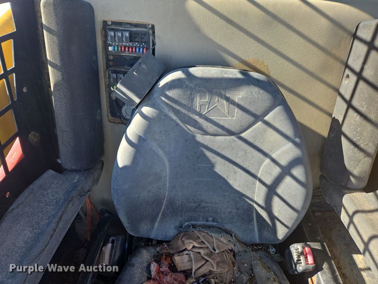 image for item ER5123 2013 Caterpillar 236B3 skid steer loader