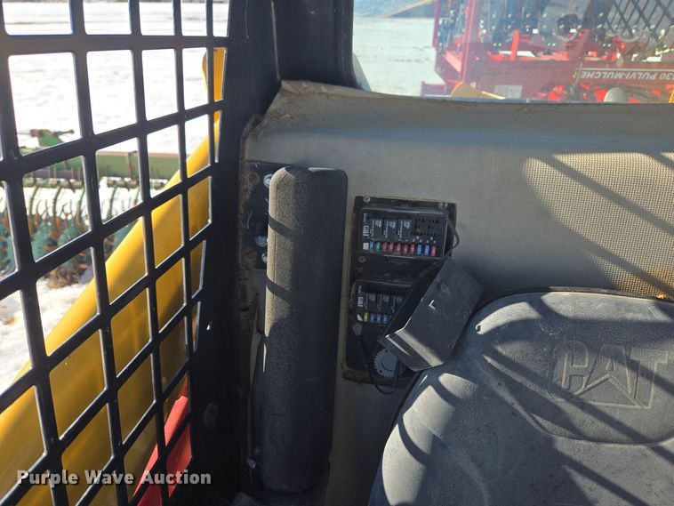 image for item ER5123 2013 Caterpillar 236B3 skid steer loader