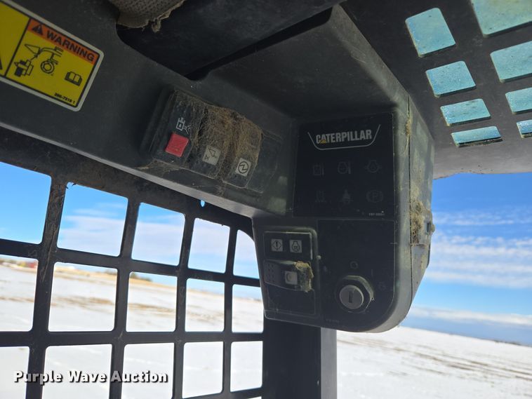 image for item ER5123 2013 Caterpillar 236B3 skid steer loader