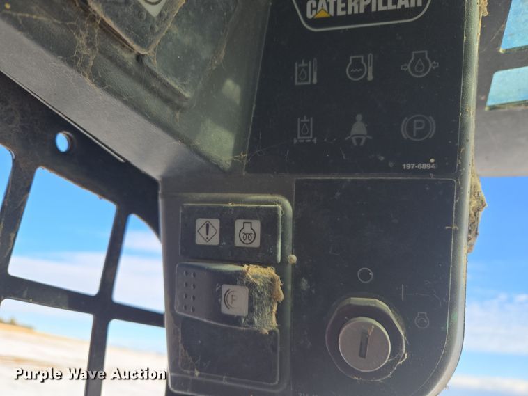 image for item ER5123 2013 Caterpillar 236B3 skid steer loader