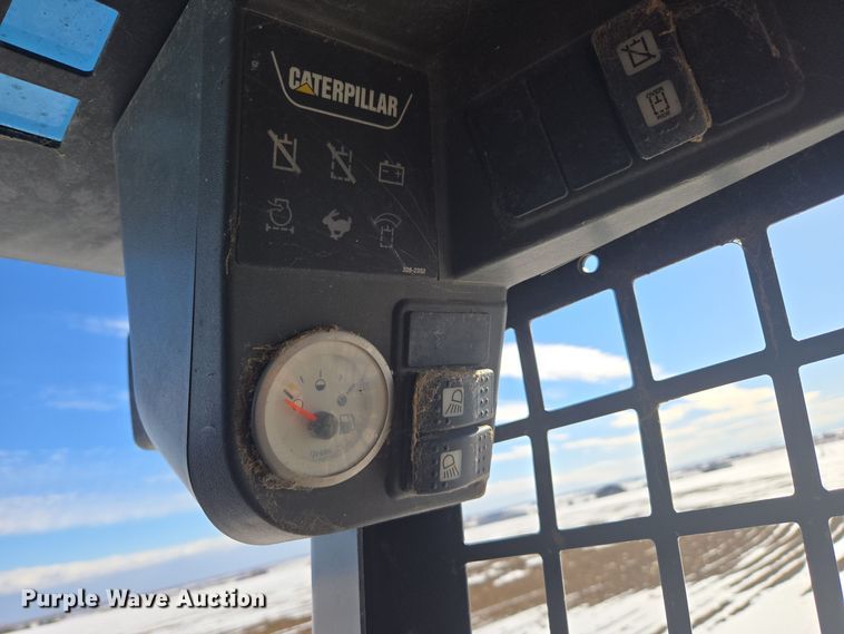 image for item ER5123 2013 Caterpillar 236B3 skid steer loader