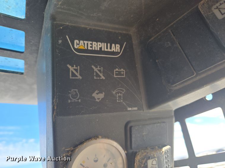 image for item ER5123 2013 Caterpillar 236B3 skid steer loader