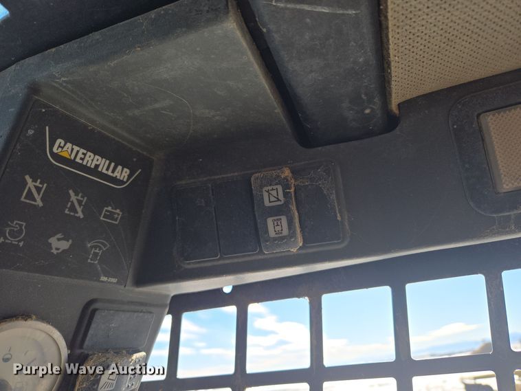 image for item ER5123 2013 Caterpillar 236B3 skid steer loader