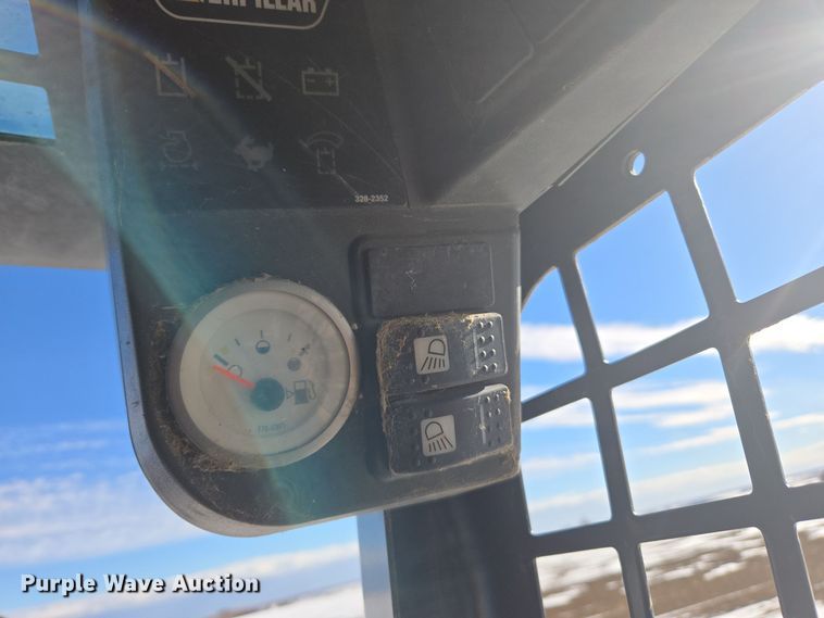 image for item ER5123 2013 Caterpillar 236B3 skid steer loader