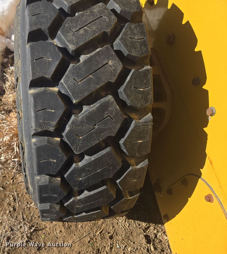 image for item ER5123 2013 Caterpillar 236B3 skid steer loader