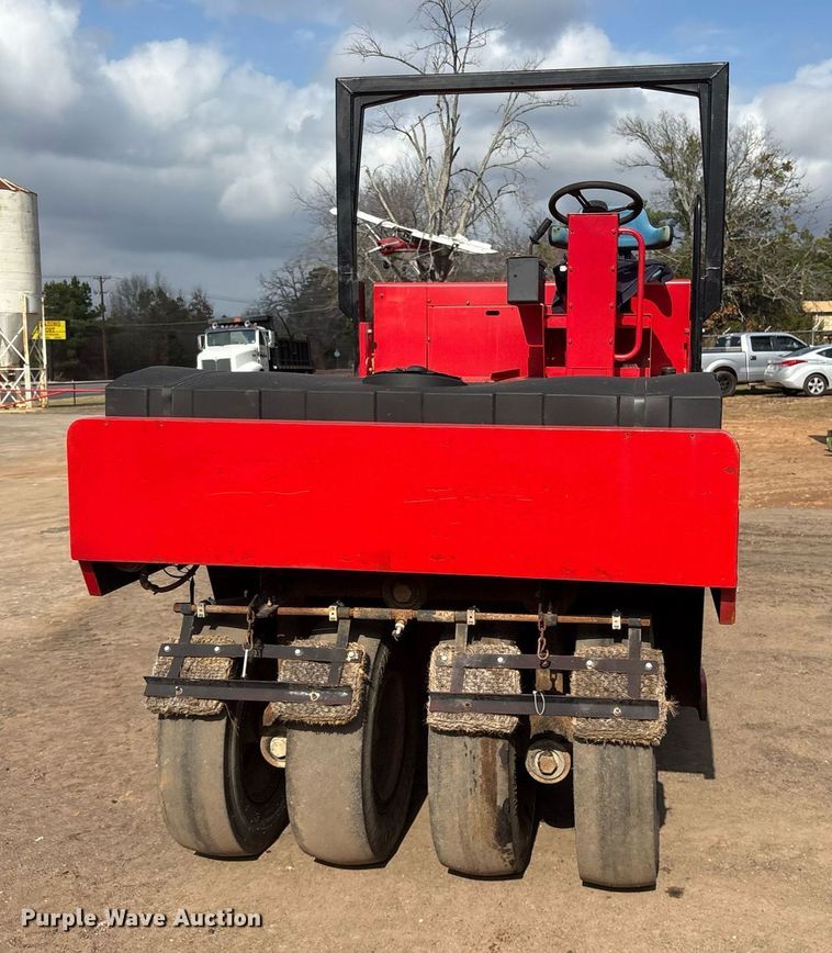 image for item EY9891 2002 Ingersoll Rand PT-125R pneumatic roller