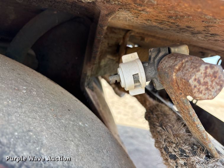 image for item EY9891 2002 Ingersoll Rand PT-125R pneumatic roller