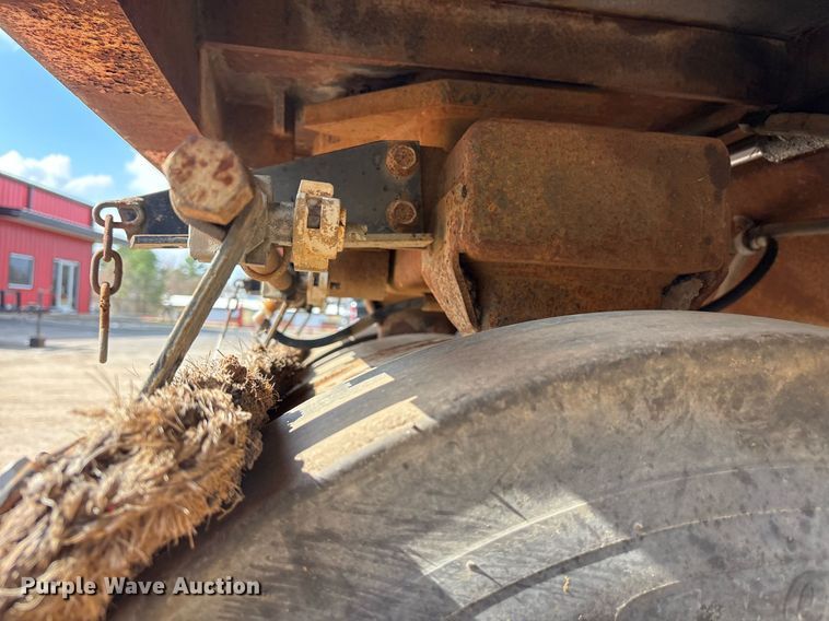 image for item EY9891 2002 Ingersoll Rand PT-125R pneumatic roller