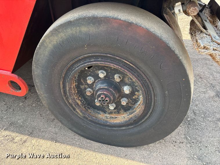 image for item EY9891 2002 Ingersoll Rand PT-125R pneumatic roller