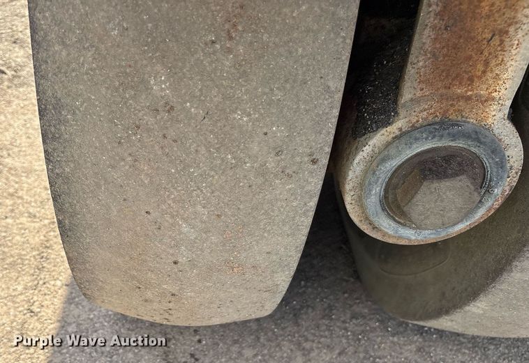 image for item EY9891 2002 Ingersoll Rand PT-125R pneumatic roller