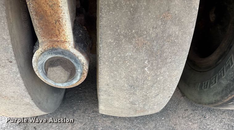 image for item EY9891 2002 Ingersoll Rand PT-125R pneumatic roller