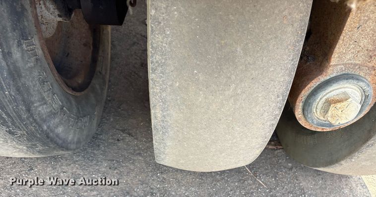 image for item EY9891 2002 Ingersoll Rand PT-125R pneumatic roller