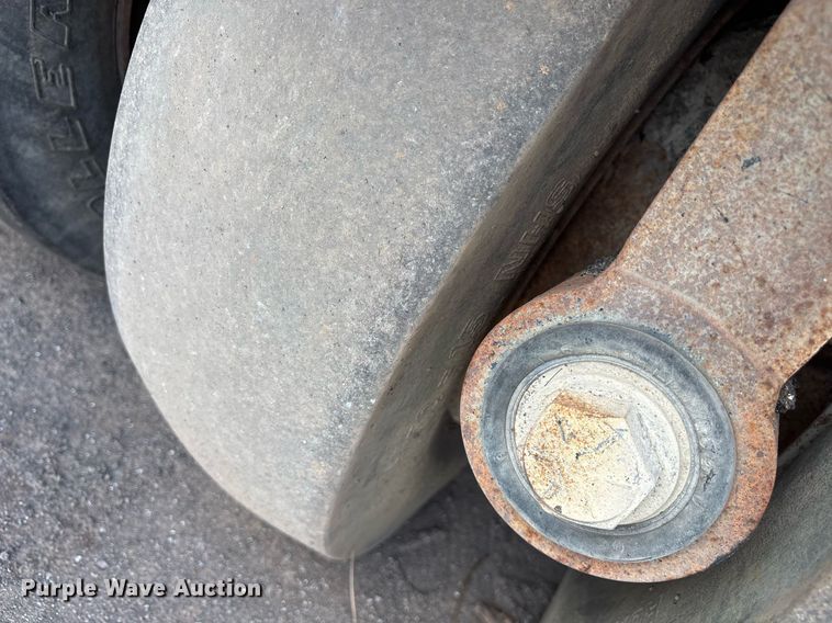 image for item EY9891 2002 Ingersoll Rand PT-125R pneumatic roller