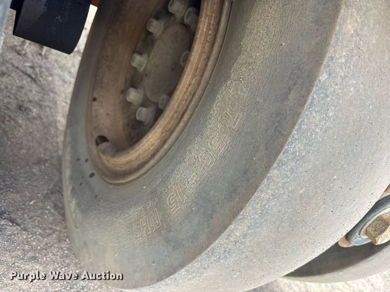 image for item EY9891 2002 Ingersoll Rand PT-125R pneumatic roller