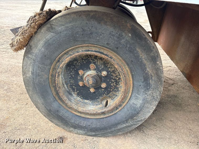 image for item EY9891 2002 Ingersoll Rand PT-125R pneumatic roller