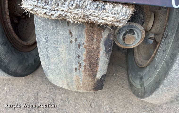 image for item EY9891 2002 Ingersoll Rand PT-125R pneumatic roller