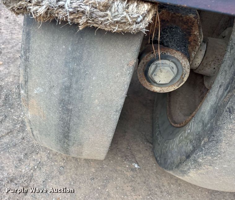 image for item EY9891 2002 Ingersoll Rand PT-125R pneumatic roller