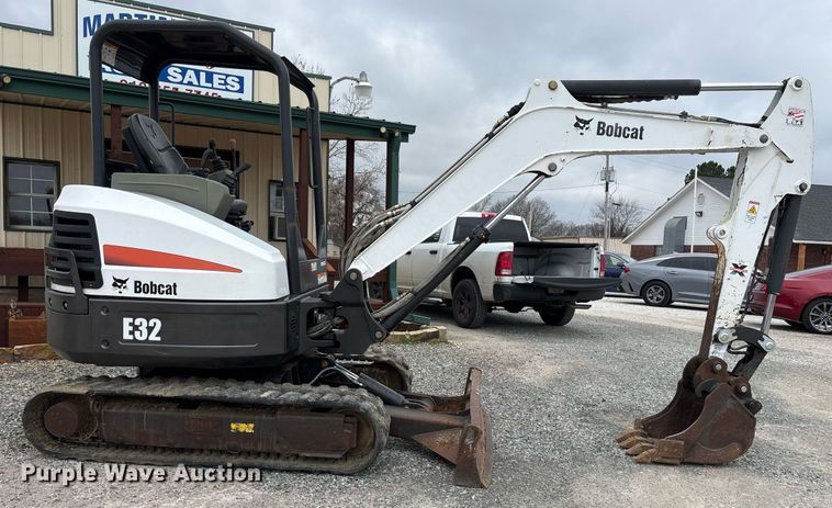image for item EY9897 2012 Bobcat E32 mini excavator