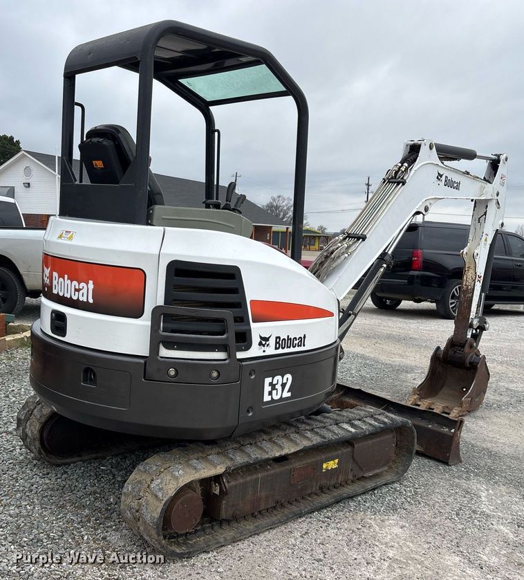 image for item EY9897 2012 Bobcat E32 mini excavator