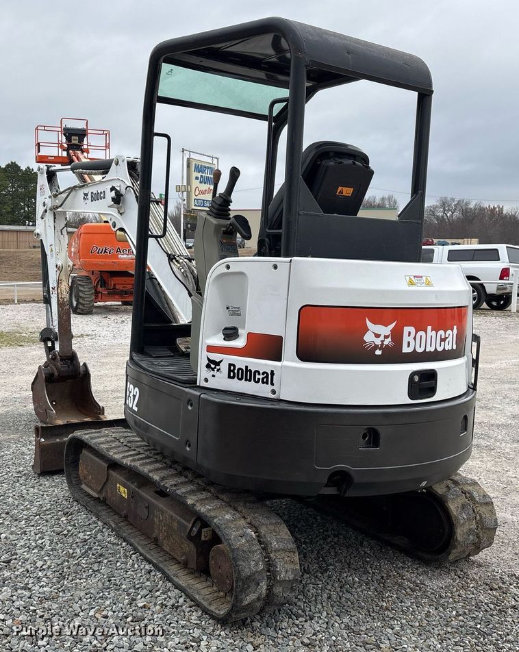 image for item EY9897 2012 Bobcat E32 mini excavator