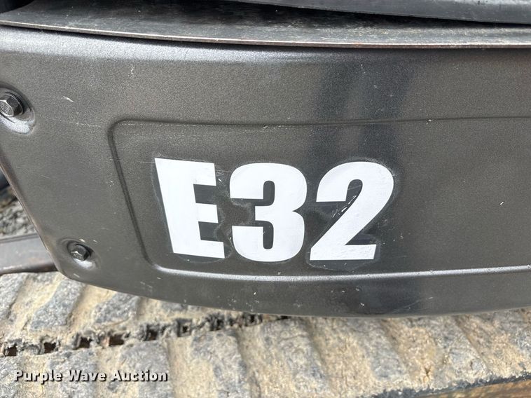 image for item EY9897 2012 Bobcat E32 mini excavator