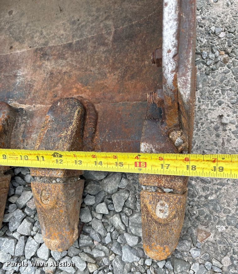 image for item EY9897 2012 Bobcat E32 mini excavator