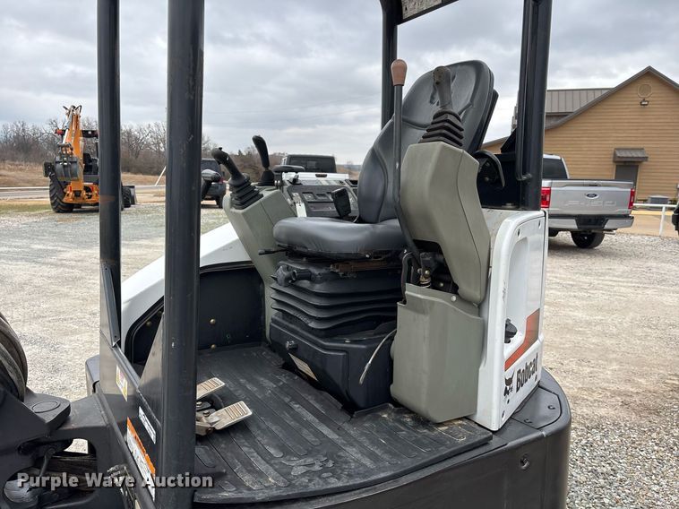 image for item EY9897 2012 Bobcat E32 mini excavator