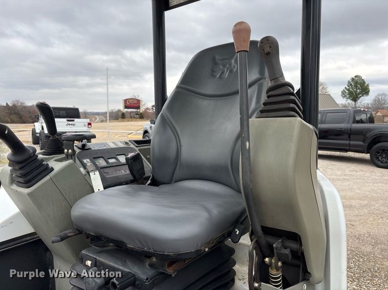 image for item EY9897 2012 Bobcat E32 mini excavator