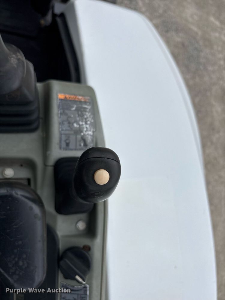 image for item EY9897 2012 Bobcat E32 mini excavator