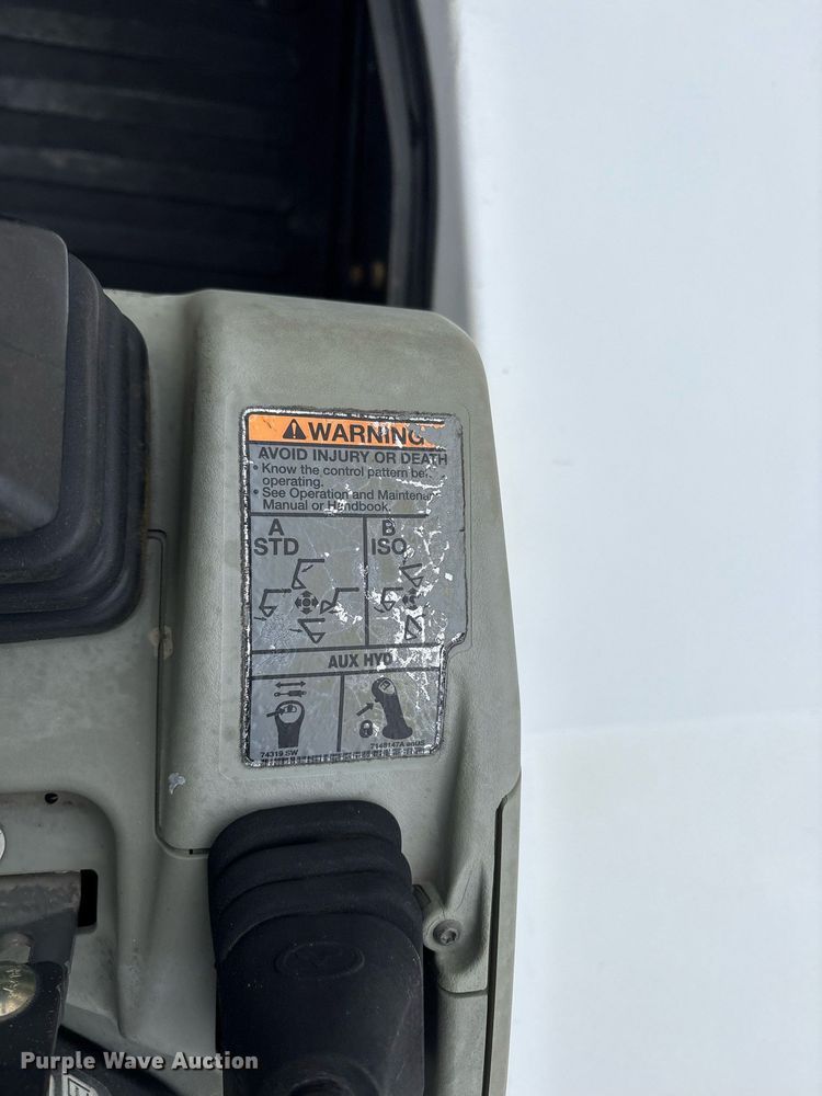 image for item EY9897 2012 Bobcat E32 mini excavator