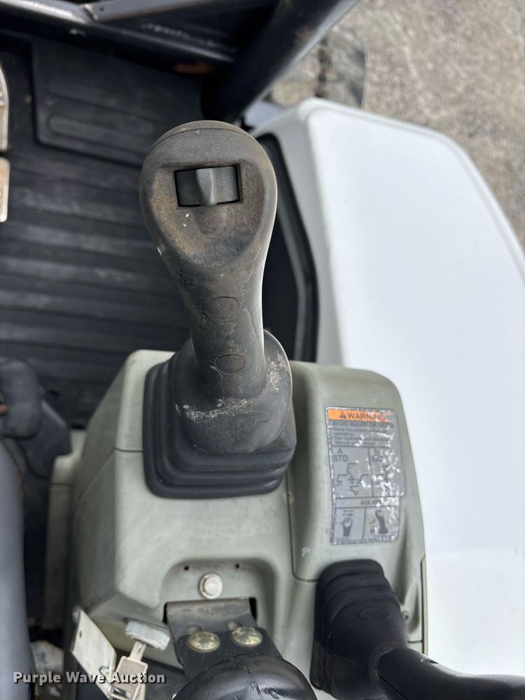 image for item EY9897 2012 Bobcat E32 mini excavator