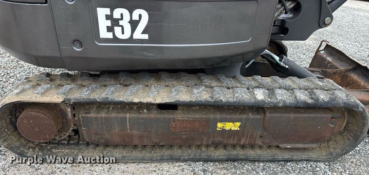 image for item EY9897 2012 Bobcat E32 mini excavator