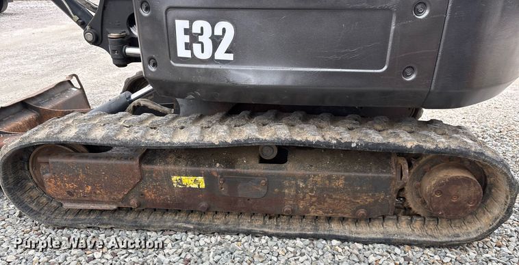 image for item EY9897 2012 Bobcat E32 mini excavator